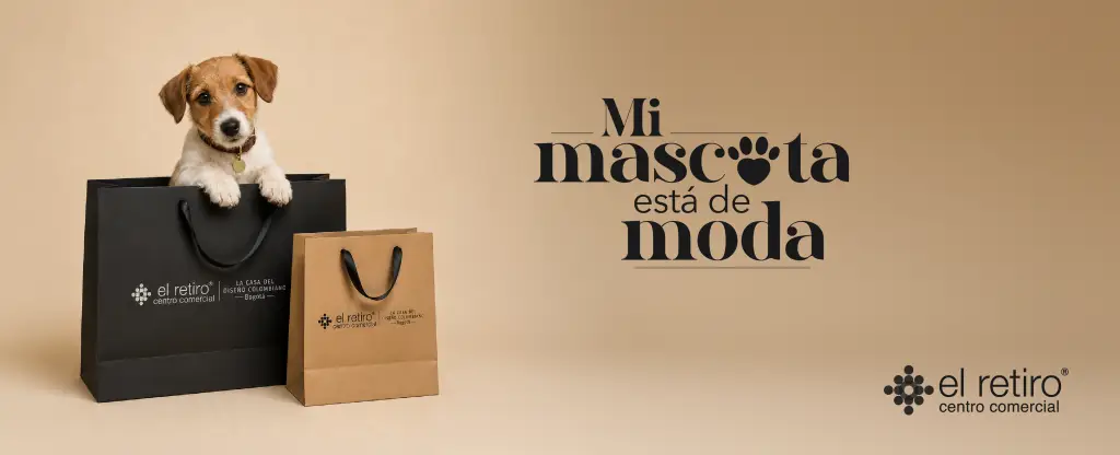 Puppy peeking over black and brown shopping bags on a beige background with the slogan 'Mi mascota está de moda' on the right.